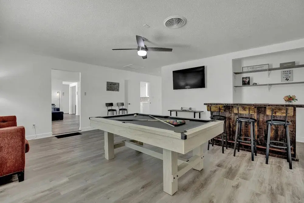 New! Charming House w/ Hot Tub, Grill & Pool Table
