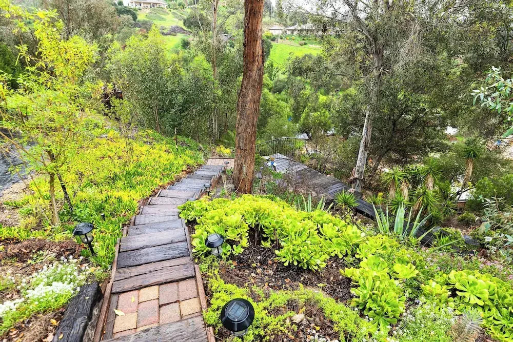 Sip, Golf & Unwind: Couple's Retreat in Fallbrook