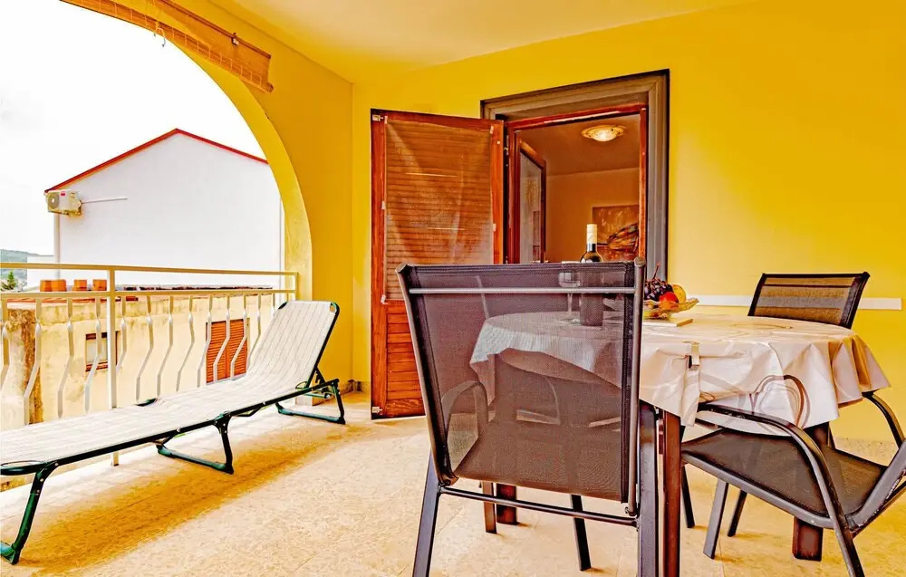 Nice Apartment in Rogoznica With Wifi and 1 Bedrooms