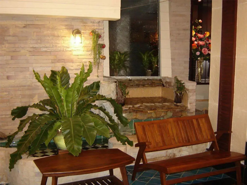 Rambuttri House