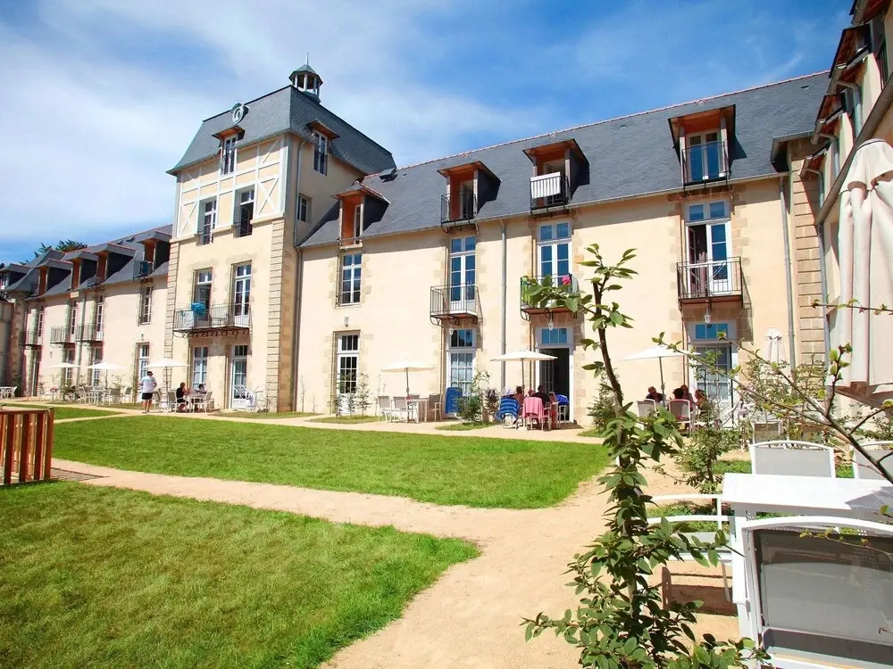Snug Apartment in a 17th Century Castle in a Breton Village