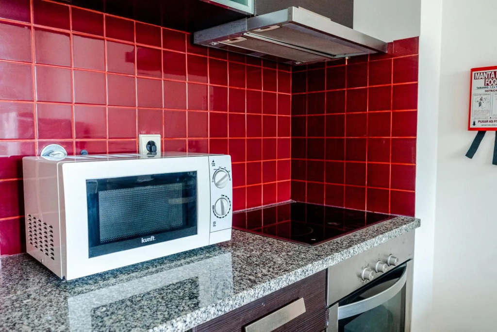 Sunny Studio in the heart of Lapa - 5min walk to Metro!