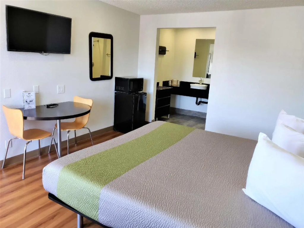 Motel 6-Fresno, CA - Yosemite Hwy