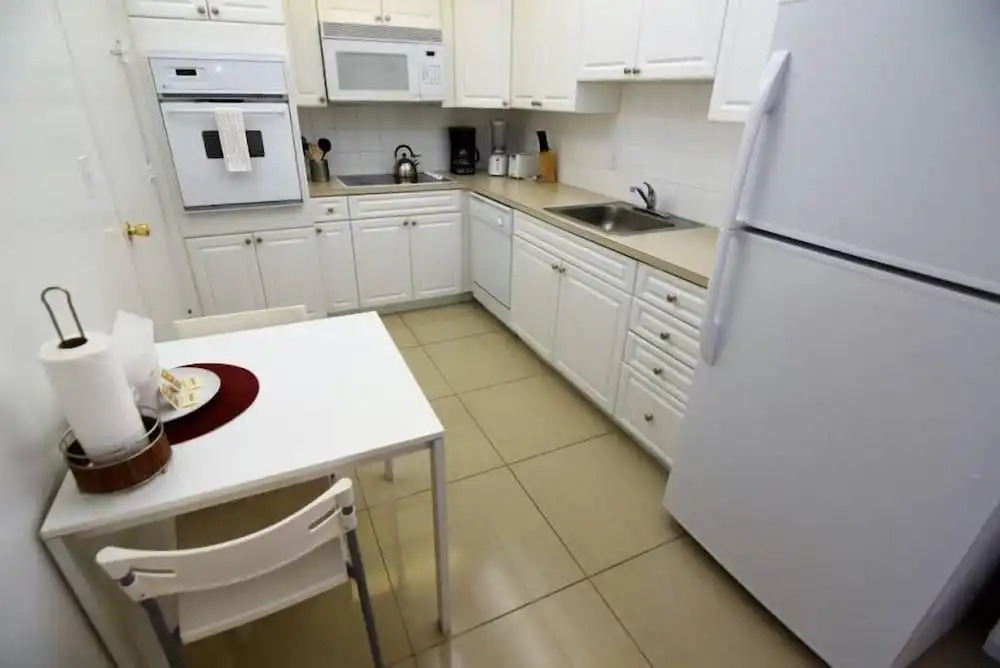 Hallandale Condo, Partial Ocean View Direct Beach and Pool Access Hollywood Beach
