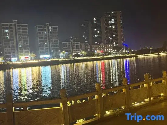 Lakeside Residence | Lakeside Scenery Elegant and Comfortable Leisure Homestay (Dongjiang)