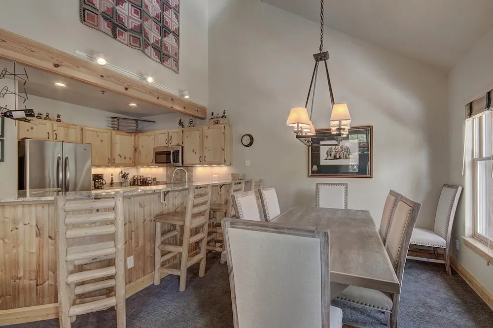 1986 Starfire Townhomes 3 Bedrooms 3 Bathrooms Condo