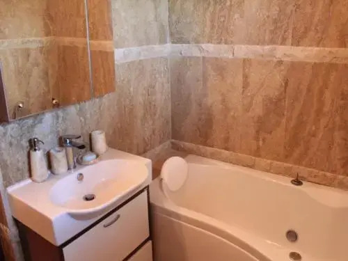 Guest House Qzovir Malo Buchino