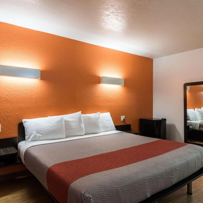 Motel 6-Uvalde, TX