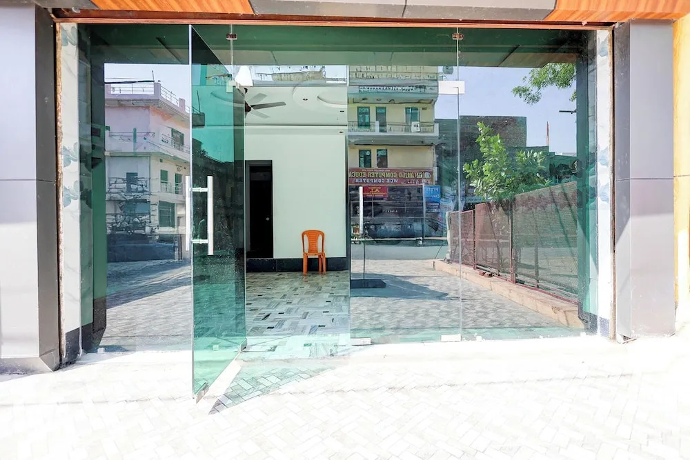 Fabhotel Royal Residency