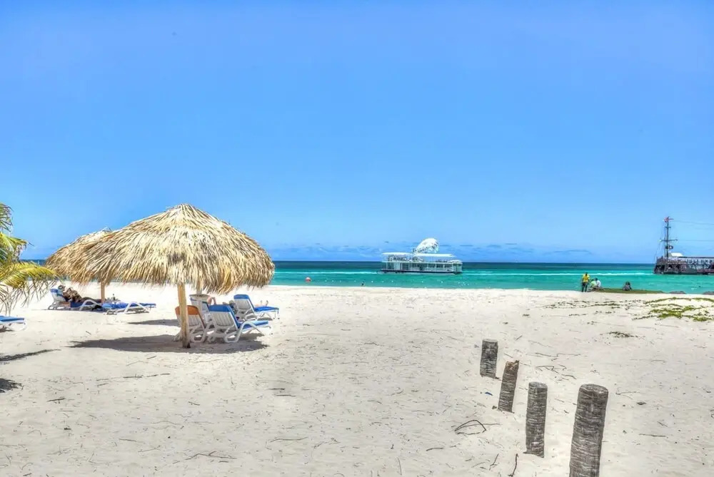 Chic Beach Apartment for Couples S-H203