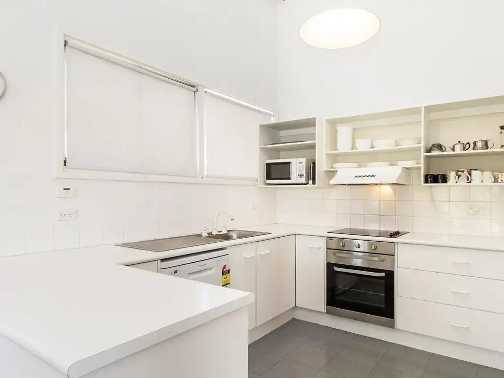 'Matilda' - Spacious & centrally located with great lake views