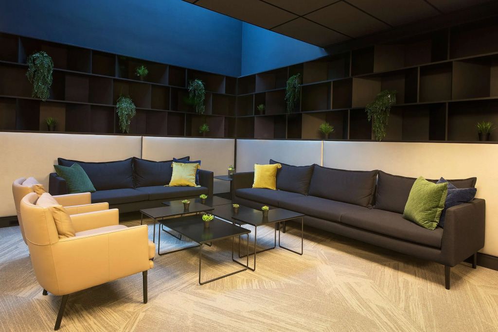 Park Inn by Radisson Oslo Airport Hotel West