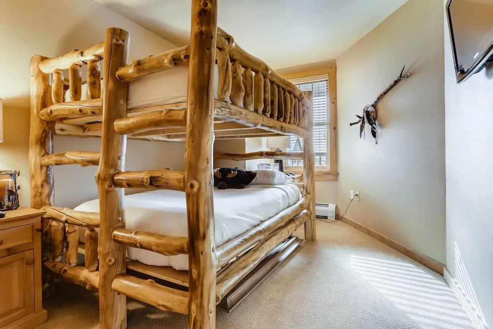 Updated 3br River Run-plenty Of Bedding & Kids Ski Free 3 Bedroom Condo by RedAwning