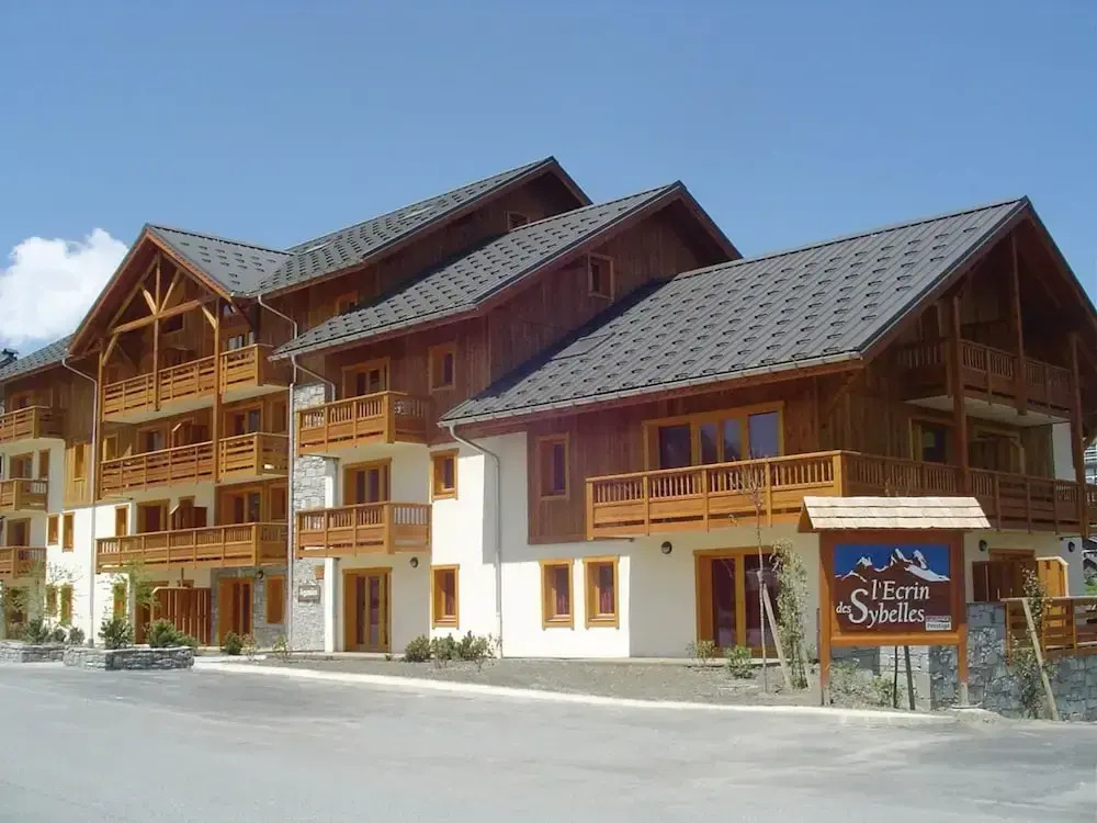 Spacious Apartment 500 m. From the Slopes of Les Sybelles