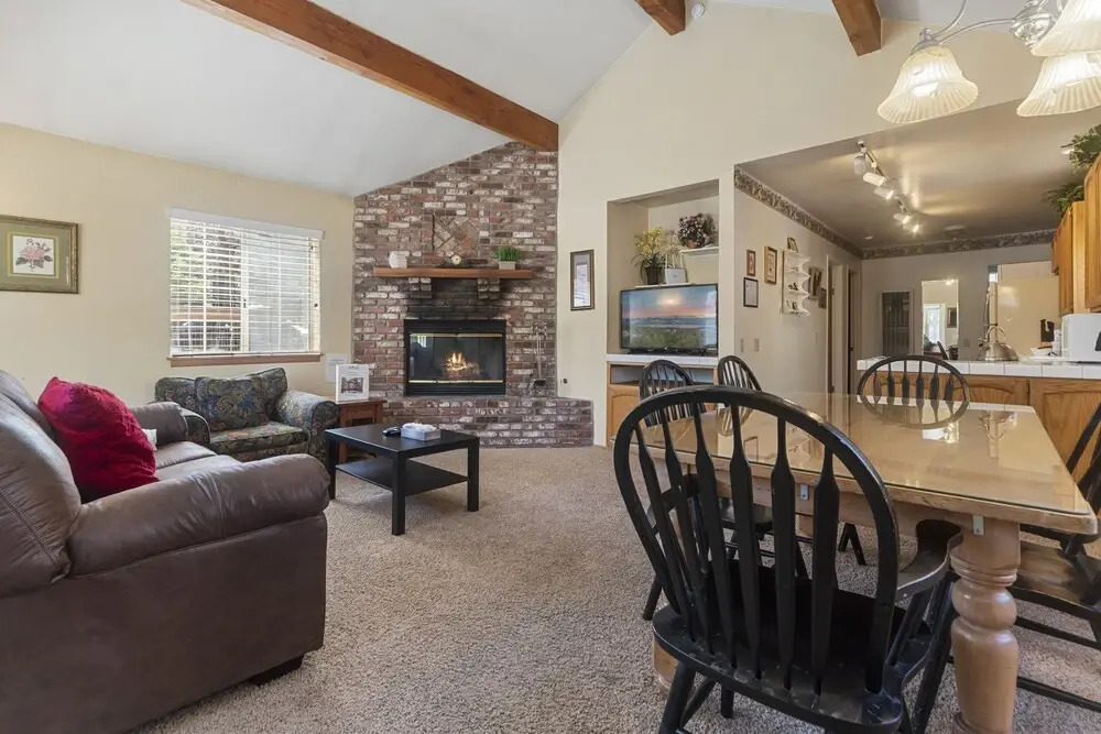 Karin's Cottage - 2br/1ba/walk To Shuttles/wifi/fireplace/fencedyard/barbeque 2 Bedroom Home