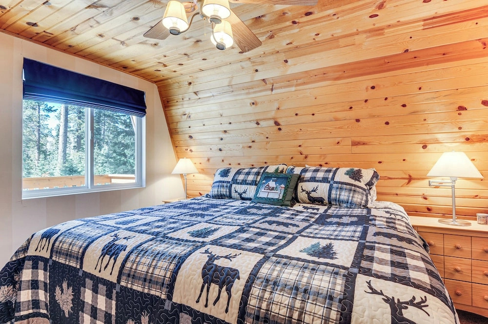 Nature Lovers Retreat! Family Duck Creek Cabin
