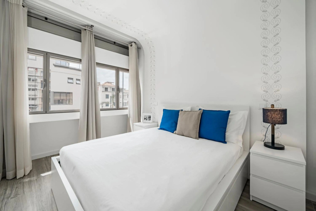 Drapes Design Apartments 3A Francês by An Island Apart