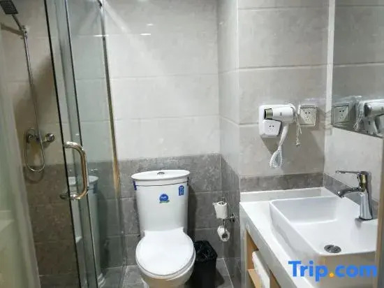 Super 8 Hotel (Linyi Wuyue Plaza, Dongxing Road, Airport)