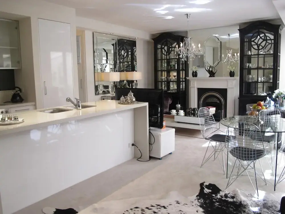 Andre's Mews Luxury Serviced Apartments