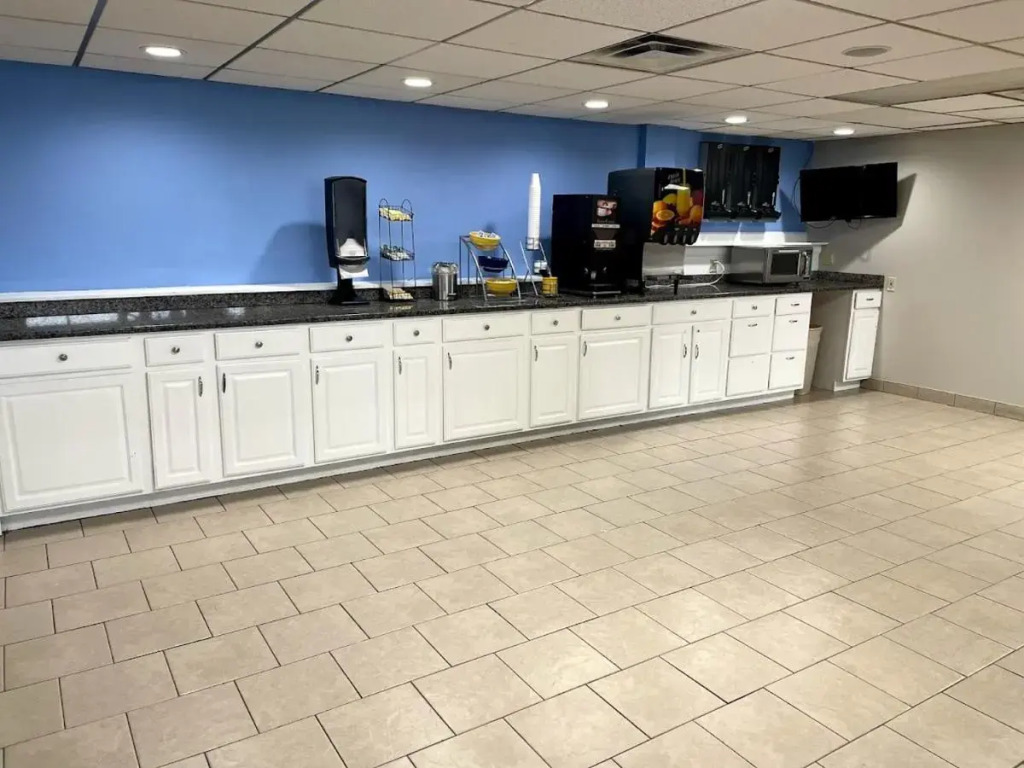 Days Inn by Wyndham Fort Wright Cincinnati Area