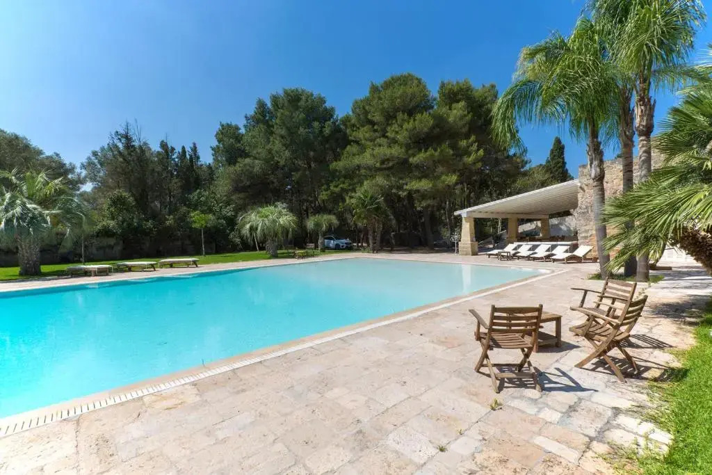 Villa a mare grande piscina, tennis, calcetto m750