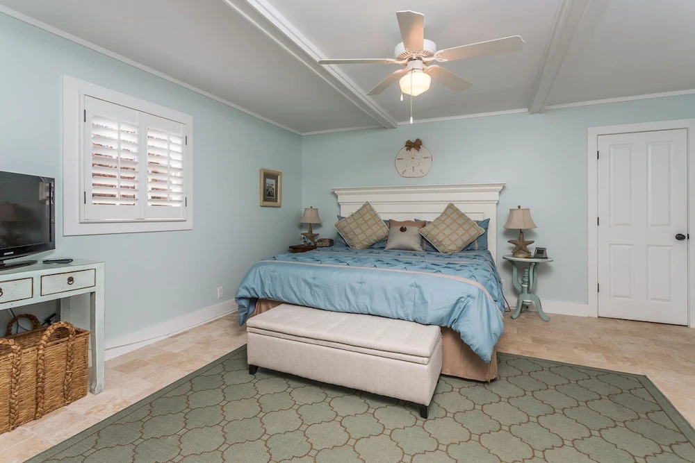 619 Bartow Street by Hodnett Cooper