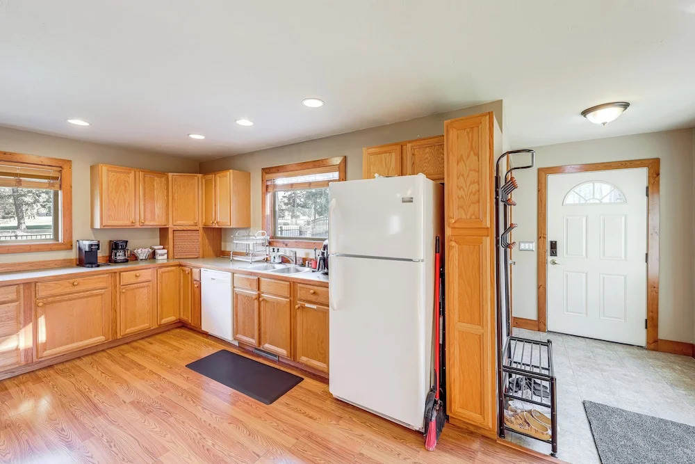 Columbia Falls Private Retreat: Pool Table & Deck!