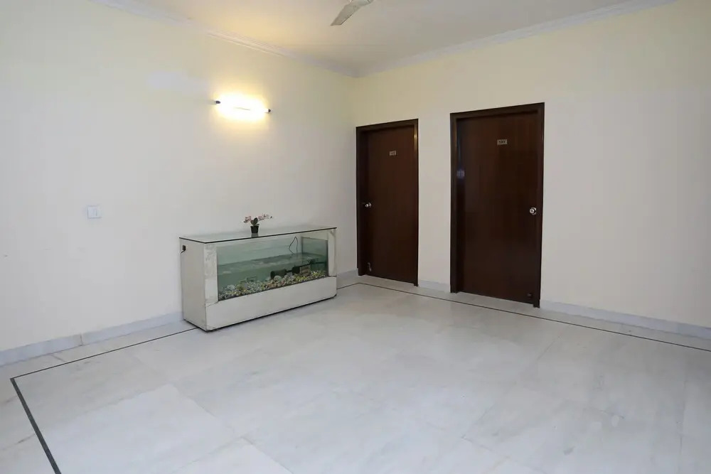 OYO 9299 DLF Phase 4