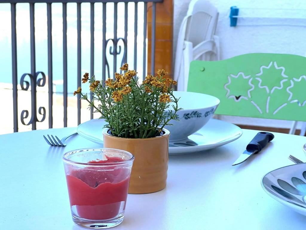 Bonito apartamento con vistas al mar y piscina