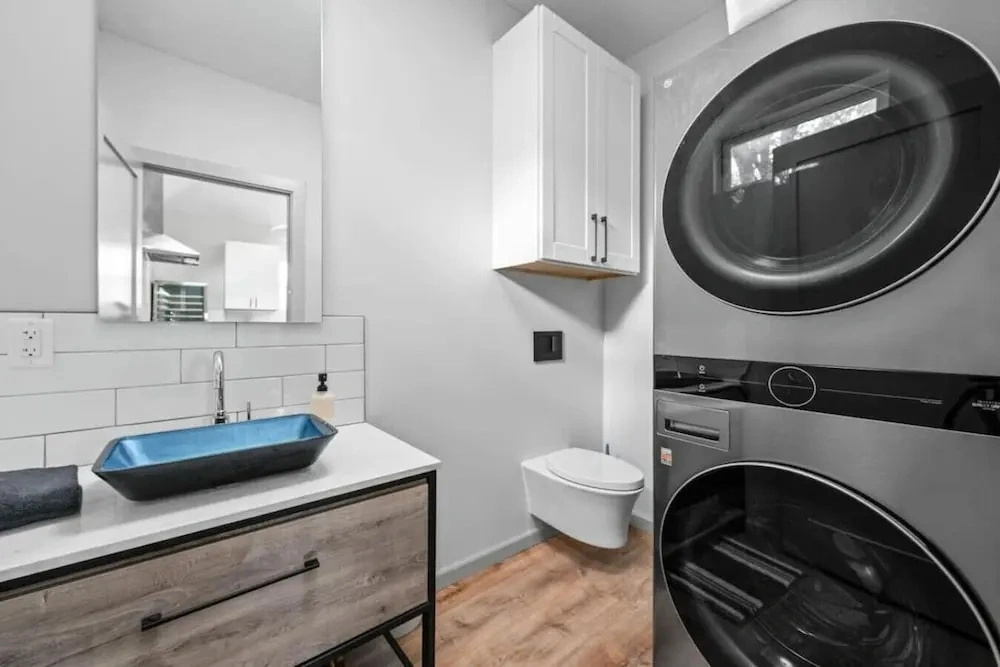 590 Newly Remodeled 4 Bedroom - Downtown