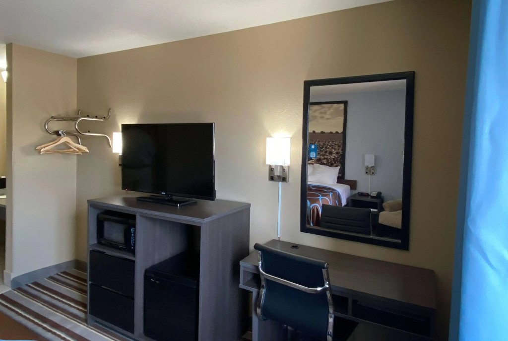Super 8 by Wyndham Independence KS