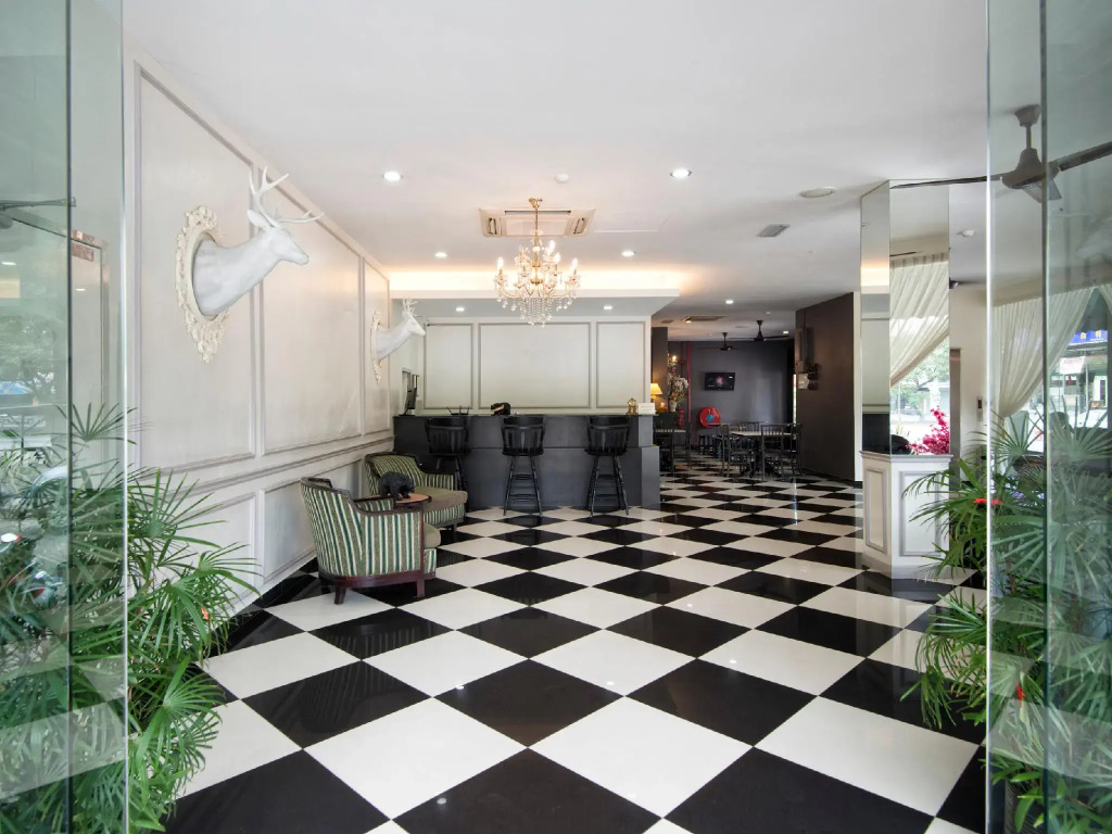 Luscious Hotel