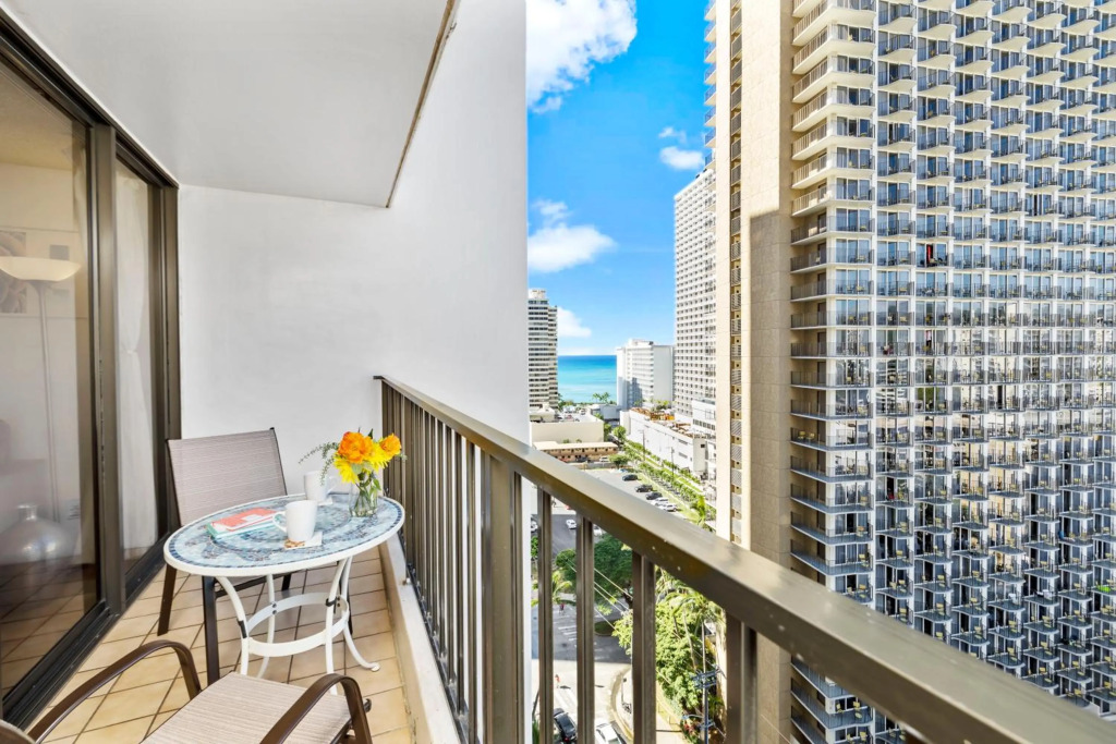 17th Floor Condo with Ocean Views, Parking, WiFi - Close to Beach