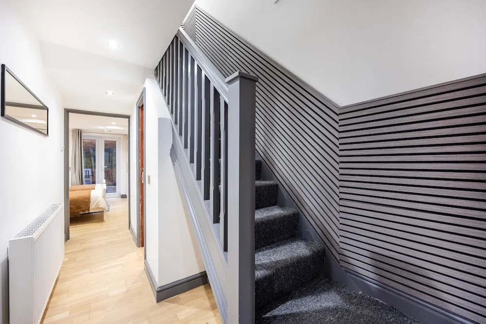 3 Bedroom Apartment by River Thames