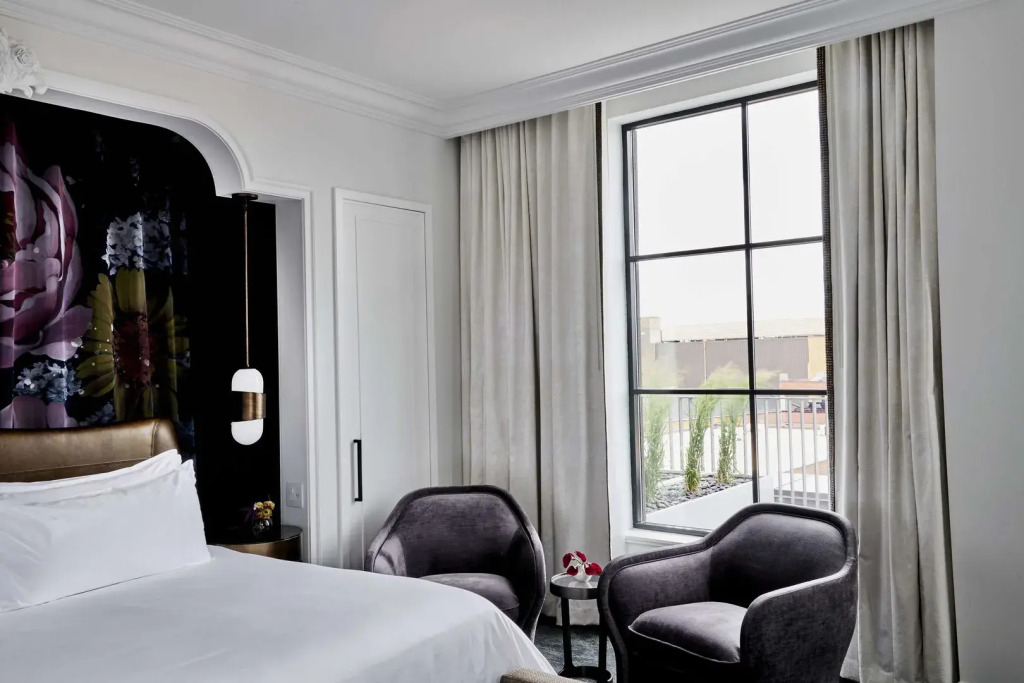 Daxton Hotel Birmingham, Curio Collection by Hilton