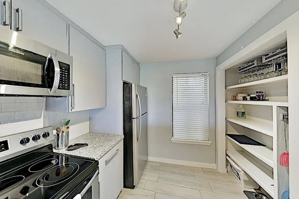 Renovated Saida Towers Getaway W/ Pool & Hot Tub 2 Bedroom Condo
