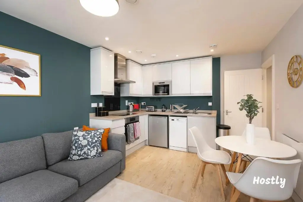 Wesley Gate Apartments - Building 3, by Hostly