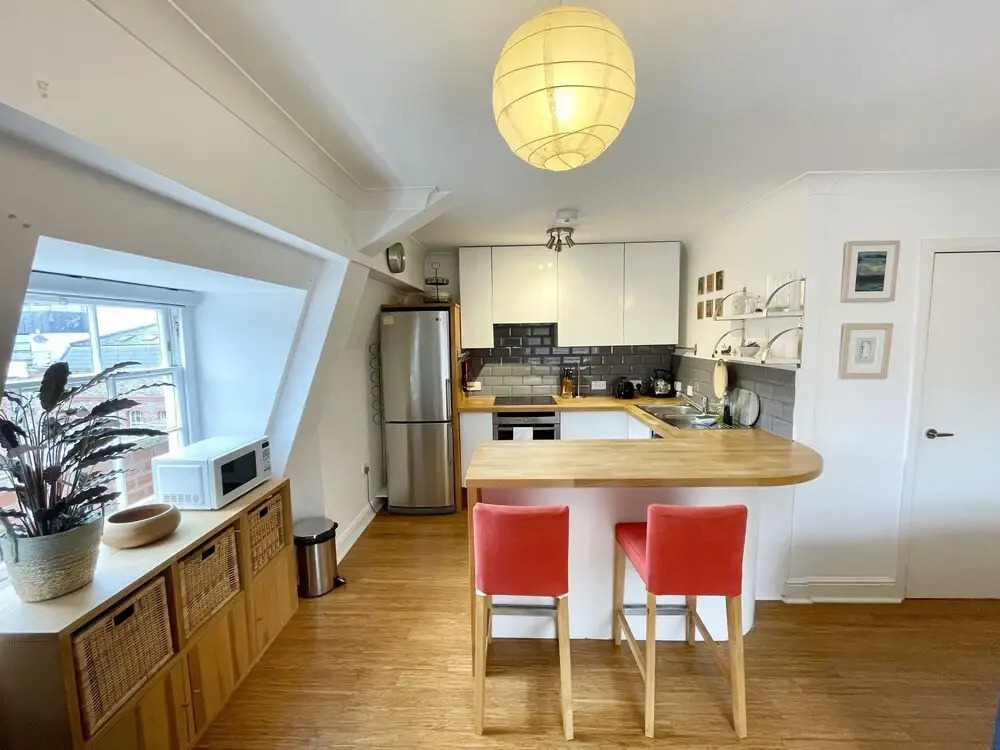 Bright 1 Double bed Apartment Near Cabot Circus