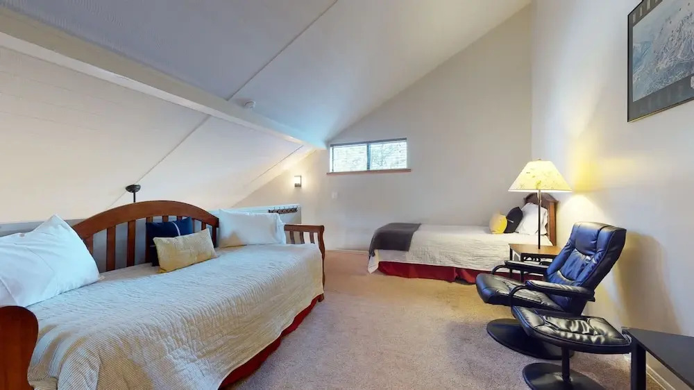 San Sierra 26 Pet-Friendly, Mountain Modern, Walk to The Village by RedAwning