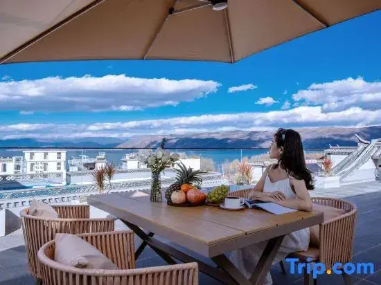 Half Moon Bay Waterscape Resort Homestay (Dali Erhai Ecological Corridor Store)