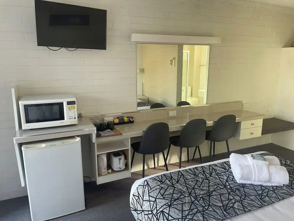 Coastal Bay Motel