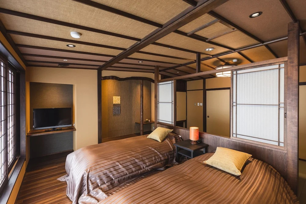Tsuta Onsen Ryokan