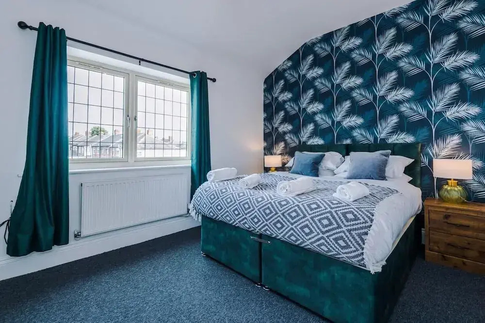 Lovely 4 Bed Litherland Apartment