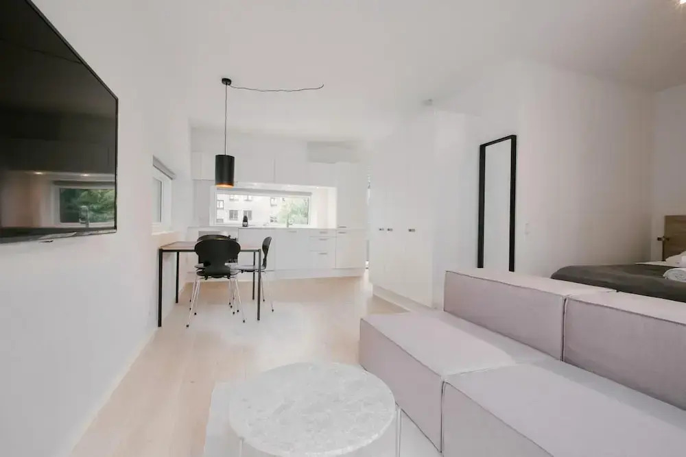 Townhouse Studio w Large Private Balcony