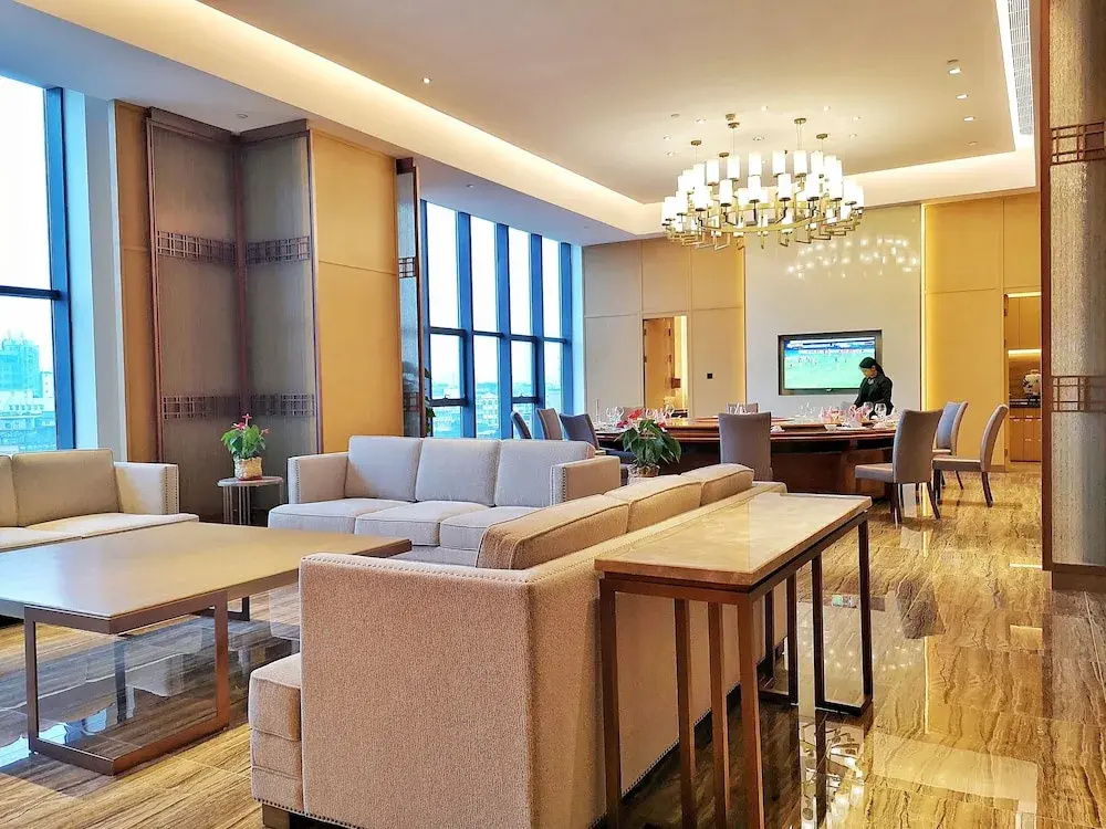 Ramada Plaza Dongxing City Center