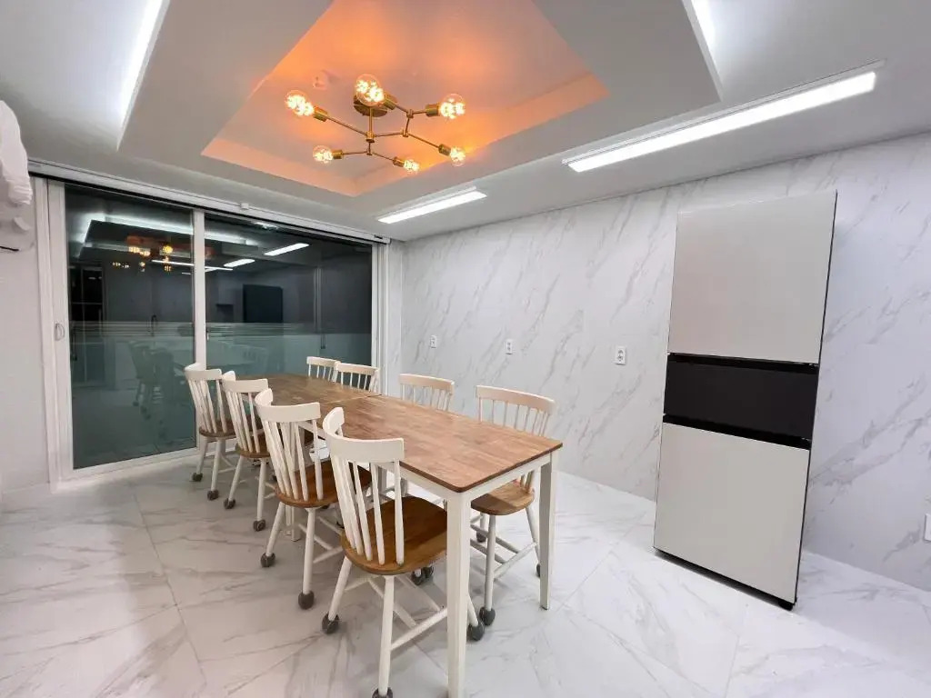 The place with a rest, Minimal Camping & BBQ, So Hotel 301