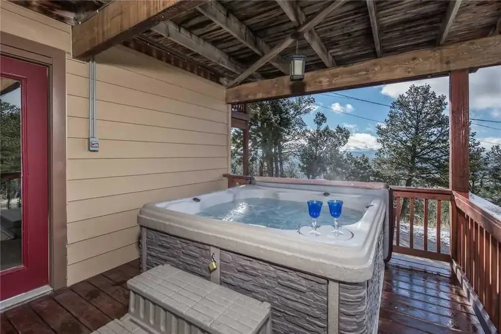 2 Spirit Lodge - Two Bedroom Cabin with Hot Tub