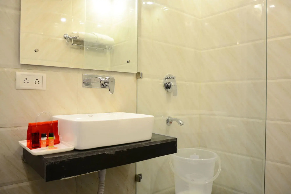 Hotel Kapoor Inn by OYO Rooms