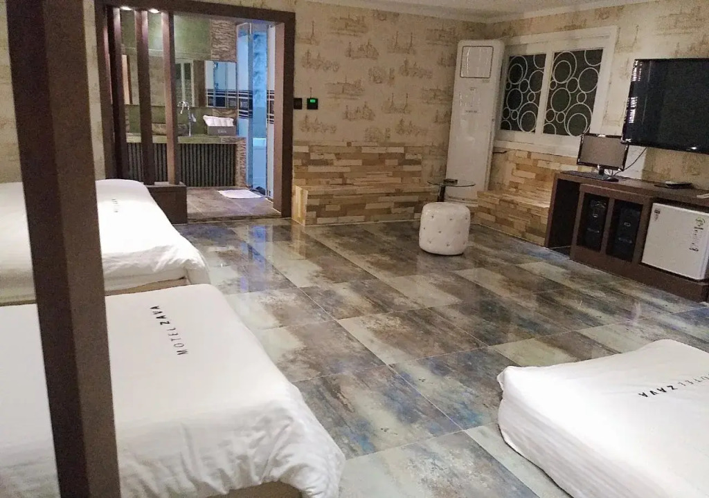 ZAVA Motel