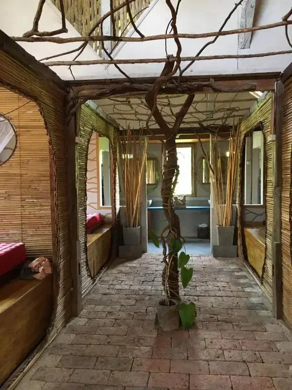Sunrise Lodge & Lounge